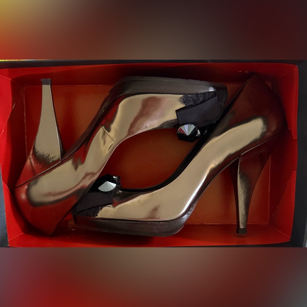 BCBG MaxAzria Mirror Metallic Pump Size 9.5